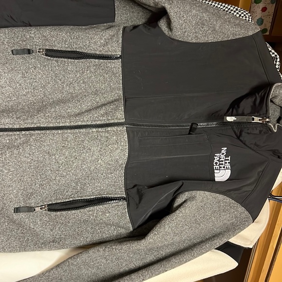 The North Face Fleece Jacket - Picture 1 of 3